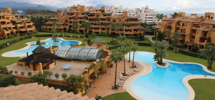 Short-term rent of penthouse in Estepona 1