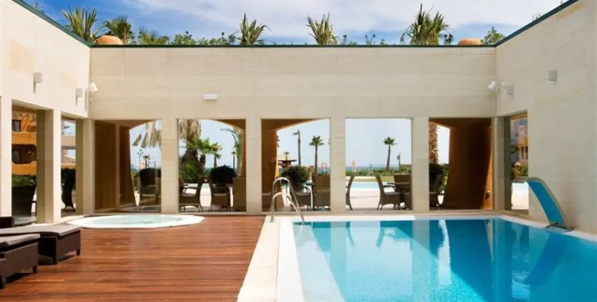 Short-term rent of penthouse in Estepona 5