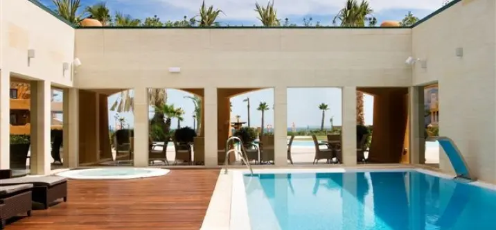 Short-term rent of penthouse in Estepona 4