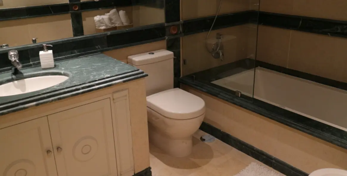 Short-term rent of penthouse in Estepona 17