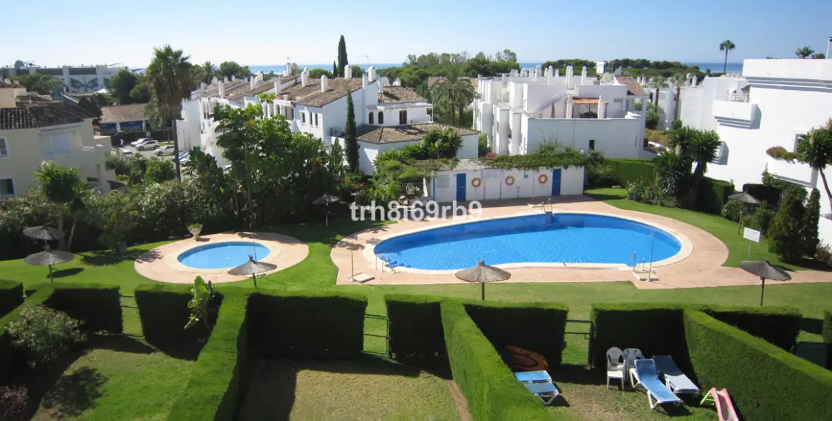Short-term rent of penthouse in El Paraiso 1