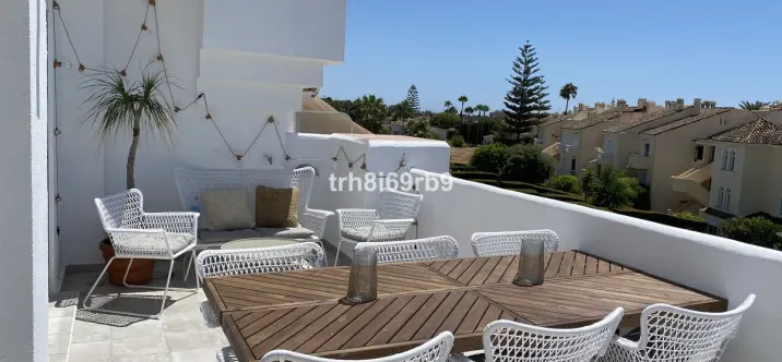 Short-term rent of penthouse in El Paraiso 1