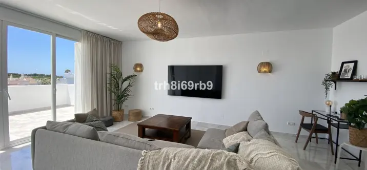 Short-term rent of penthouse in El Paraiso 2