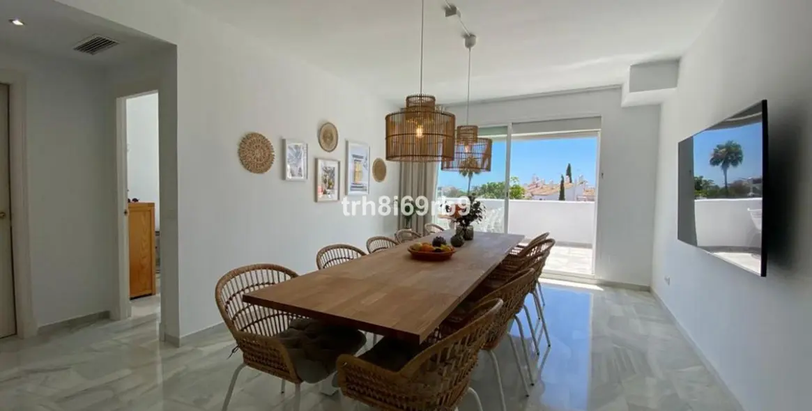 Short-term rent of penthouse in El Paraiso 4