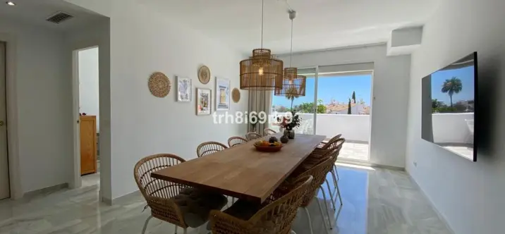 Short-term rent of penthouse in El Paraiso 3
