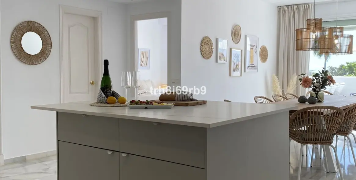 Short-term rent of penthouse in El Paraiso 5