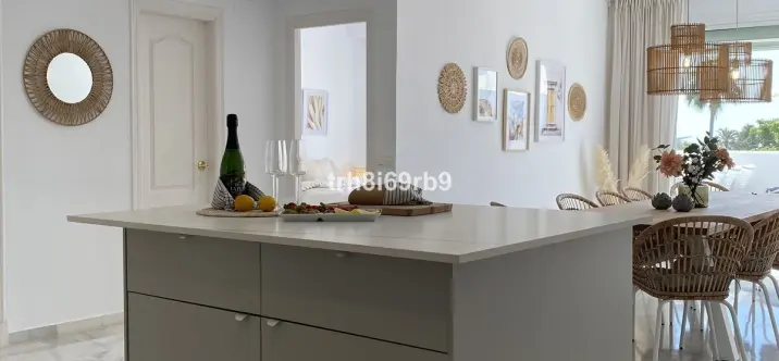 Short-term rent of penthouse in El Paraiso 4