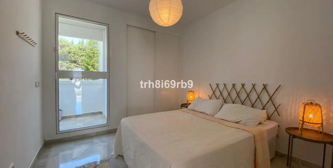 Short-term rent of penthouse in El Paraiso 8