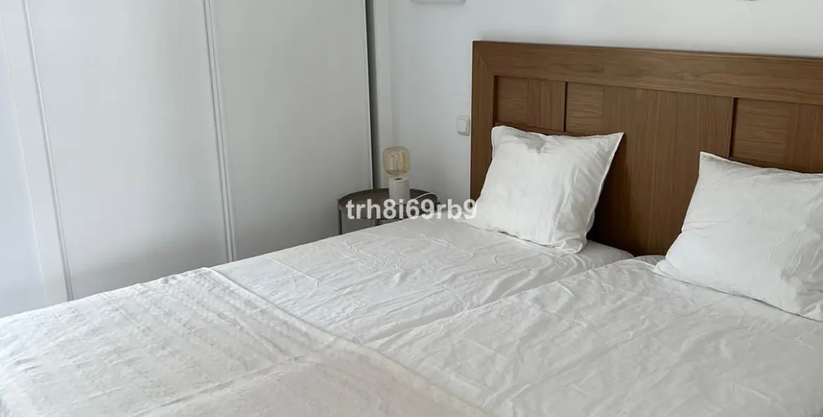 Short-term rent of penthouse in El Paraiso 10
