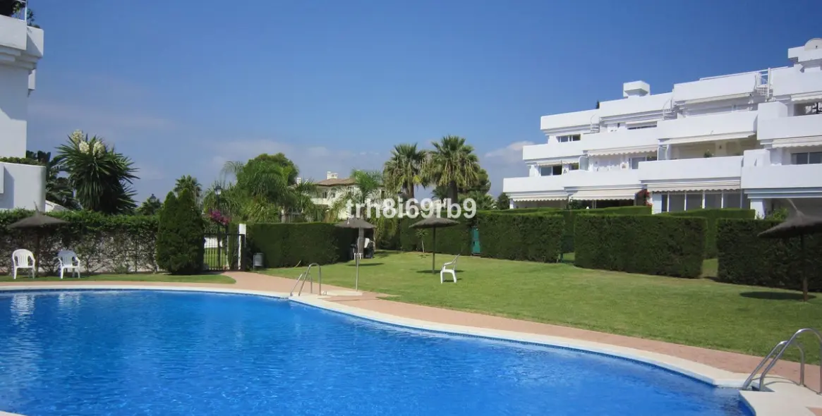Short-term rent of penthouse in El Paraiso 15