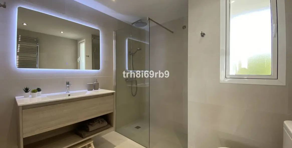 Short-term rent of penthouse in El Paraiso 19