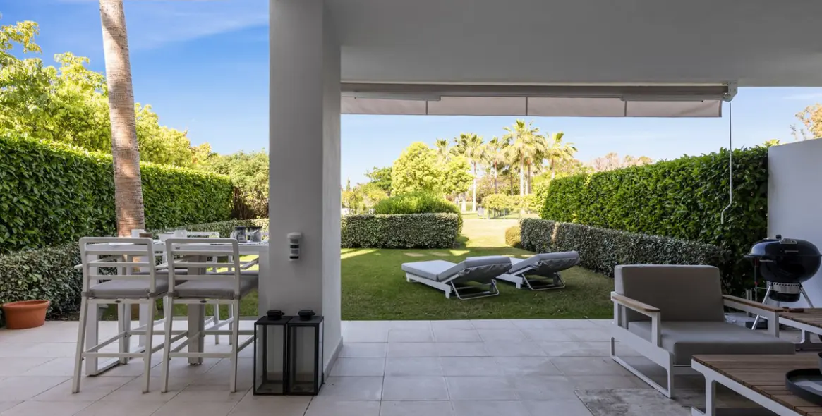 Short-term rent of ground floor apartment in Atalaya 10