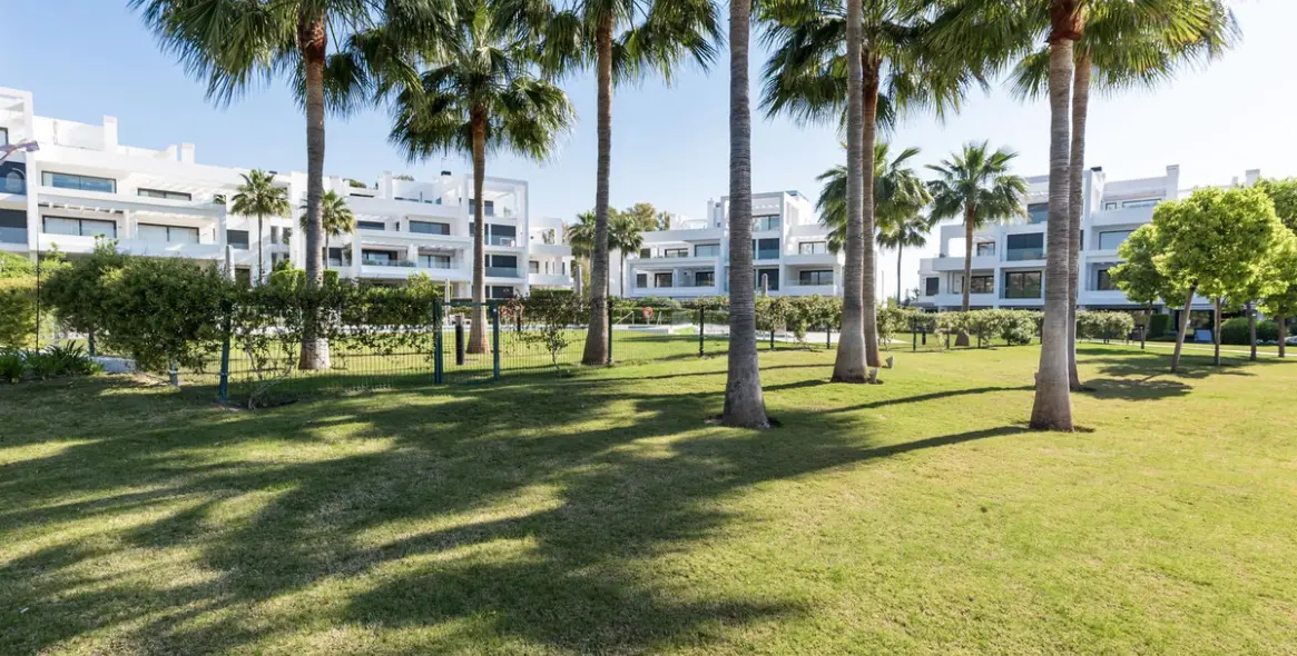 Short-term rent of ground floor apartment in Atalaya 25