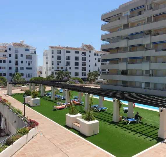 Краткосрочная аренда апартаментов на среднем этаже в Puerto Banús