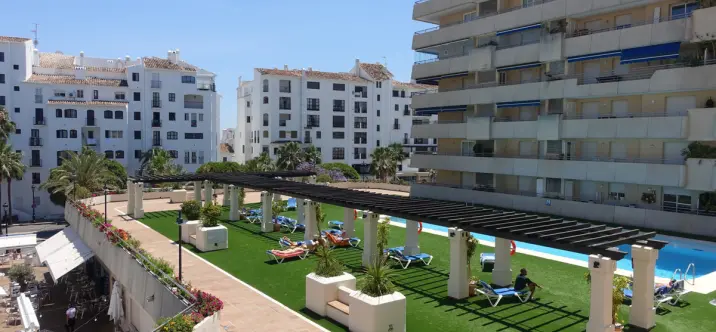 Краткосрочная аренда апартаментов на среднем этаже в Puerto Banús 0