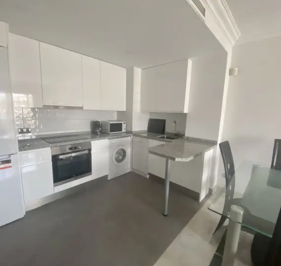 Краткосрочная аренда апартаментов на среднем этаже в Puerto Banús