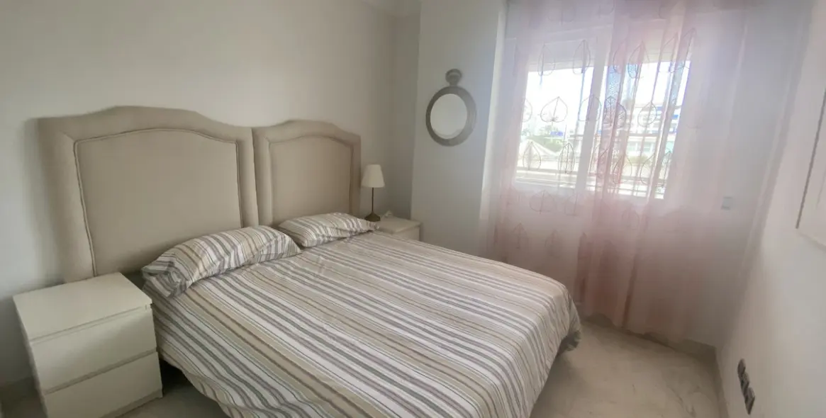 Краткосрочная аренда апартаментов на среднем этаже в Puerto Banús 3