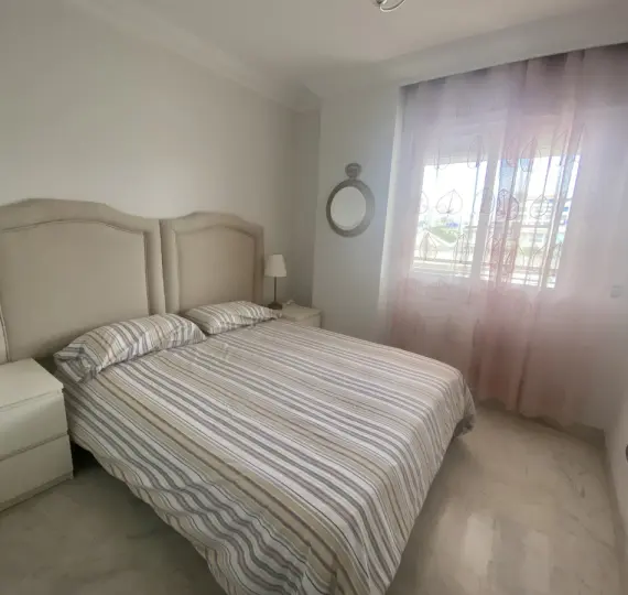 Краткосрочная аренда апартаментов на среднем этаже в Puerto Banús