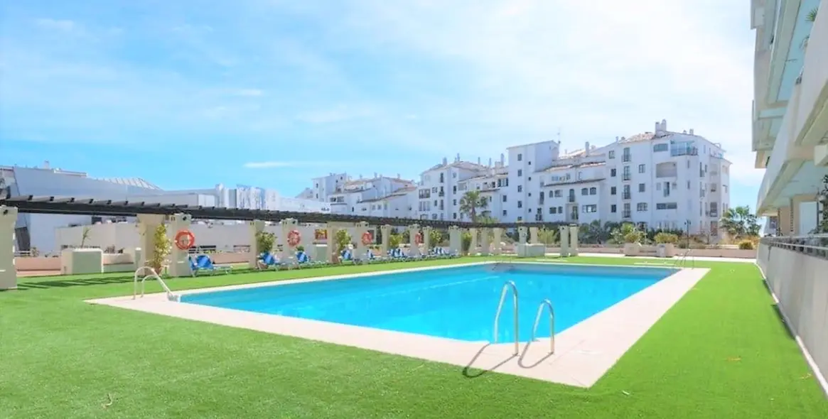 Краткосрочная аренда апартаментов на среднем этаже в Puerto Banús 12