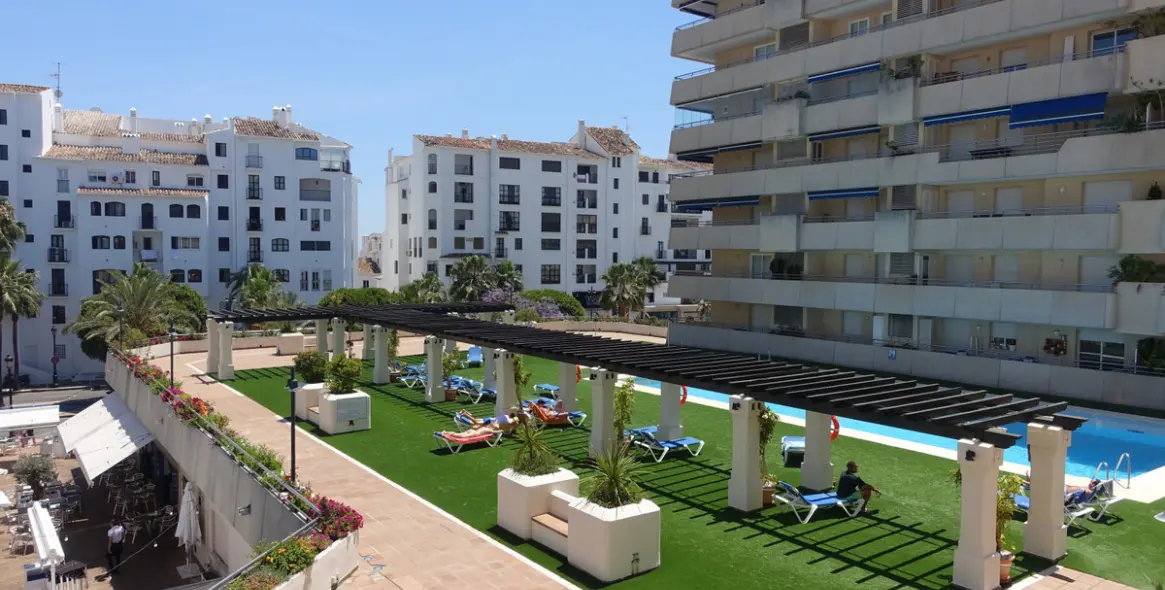 Краткосрочная аренда апартаментов на среднем этаже в Puerto Banús 1
