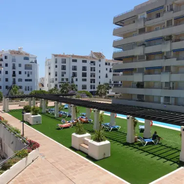 Краткосрочная аренда апартаментов на среднем этаже в Puerto Banús