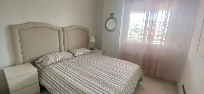 Краткосрочная аренда апартаментов на среднем этаже в Puerto Banús 2
