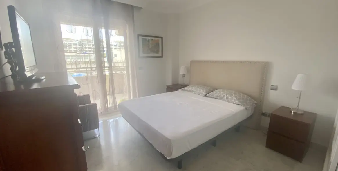 Краткосрочная аренда апартаментов на среднем этаже в Puerto Banús 7