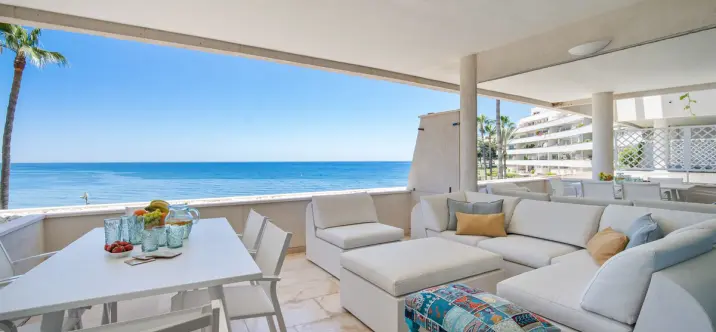 Short-term rent of middle floor apartment in New Golden Mile 0