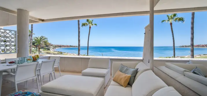 Short-term rent of middle floor apartment in New Golden Mile 1