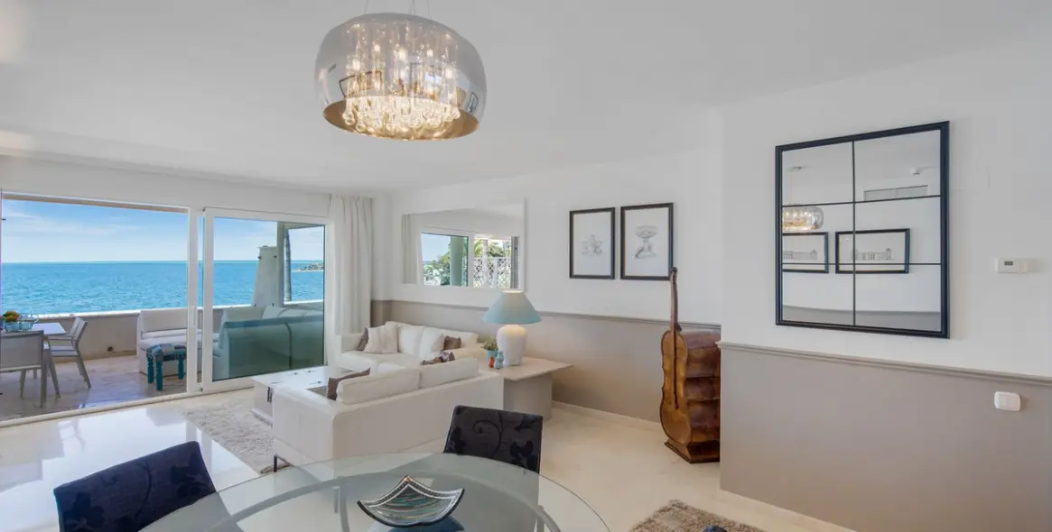 Short-term rent of middle floor apartment in New Golden Mile 3