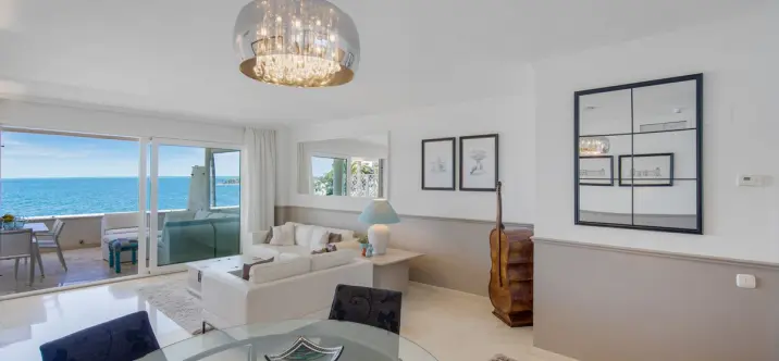 Short-term rent of middle floor apartment in New Golden Mile 2