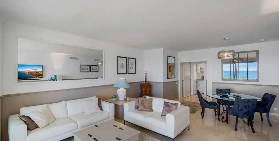 Short-term rent of middle floor apartment in New Golden Mile 4