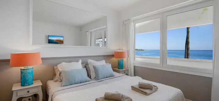 Short-term rent of middle floor apartment in New Golden Mile 4