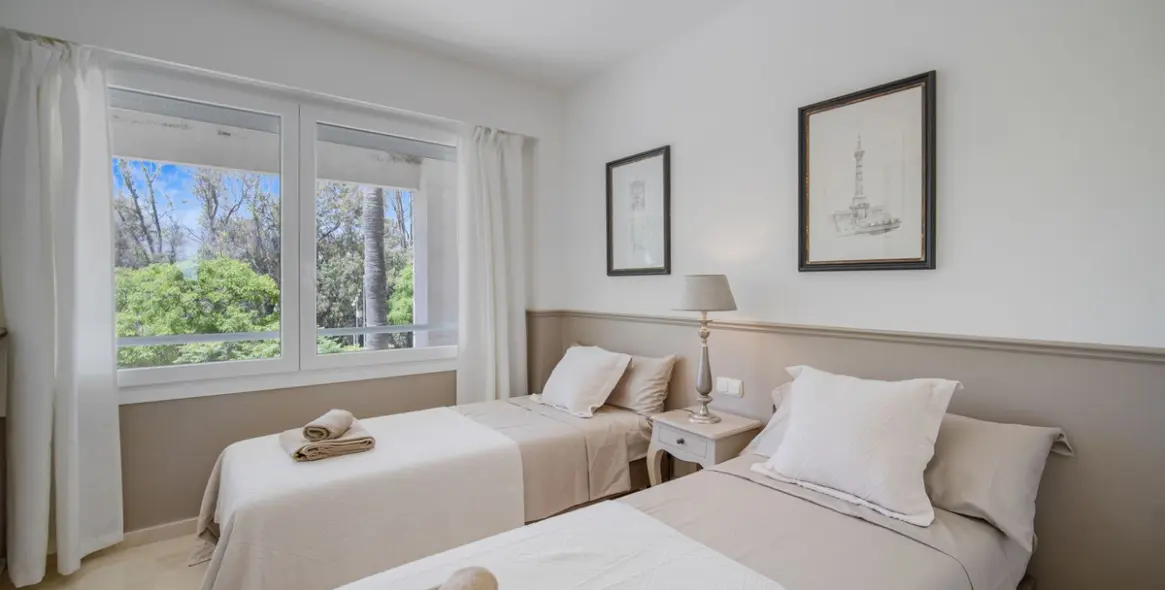 Short-term rent of middle floor apartment in New Golden Mile 6