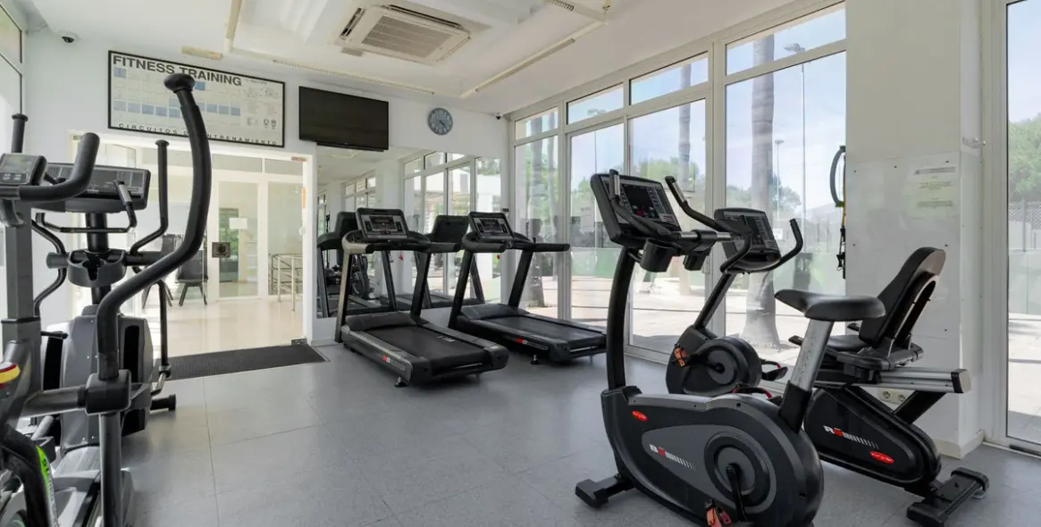 Short-term rent of middle floor apartment in New Golden Mile 14