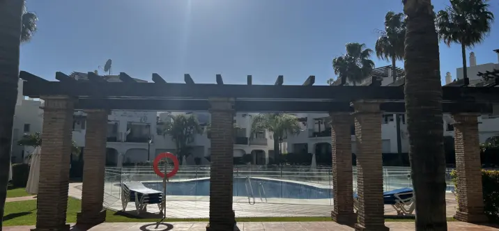 Alquiler a corto plazo de apartamento en planta baja en San Pedro de Alcántara 0