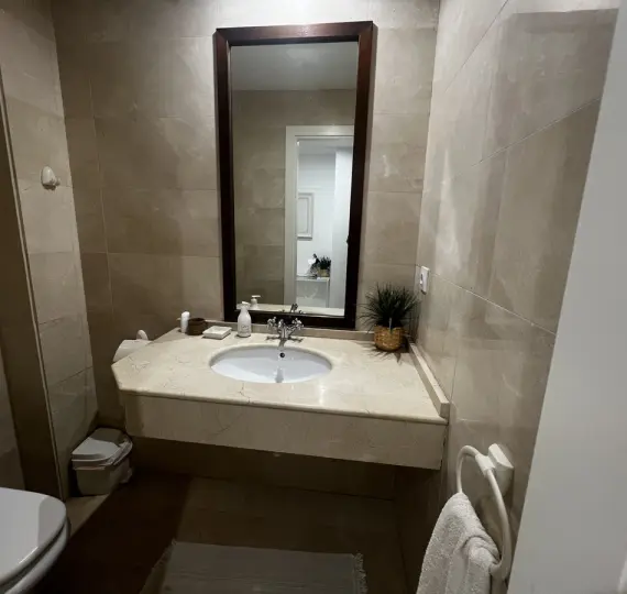 Alquiler a corto plazo de apartamento en planta baja en San Pedro de Alcántara