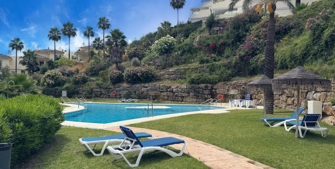 Краткосрочная аренда апартаментов на среднем этаже в Nueva Andalucía 1