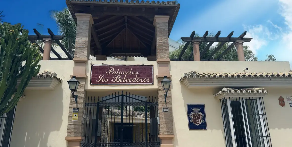 Краткосрочная аренда апартаментов на среднем этаже в Nueva Andalucía 2