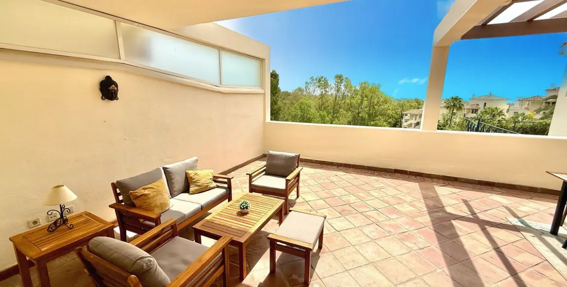 Краткосрочная аренда апартаментов на среднем этаже в Nueva Andalucía 11