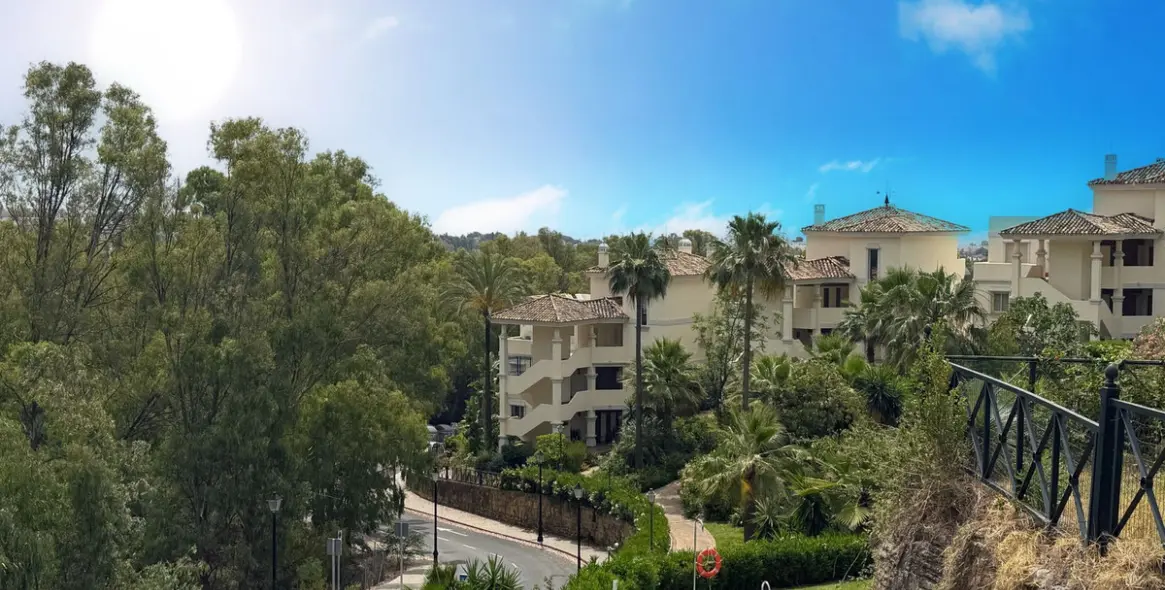 Краткосрочная аренда апартаментов на среднем этаже в Nueva Andalucía 13