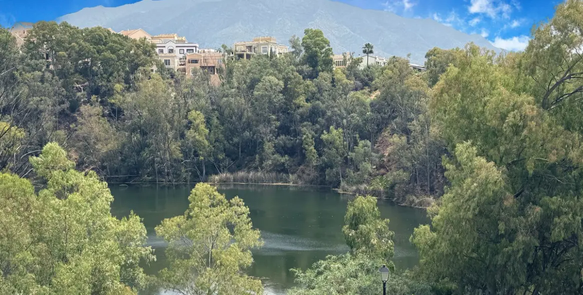 Краткосрочная аренда апартаментов на среднем этаже в Nueva Andalucía 15