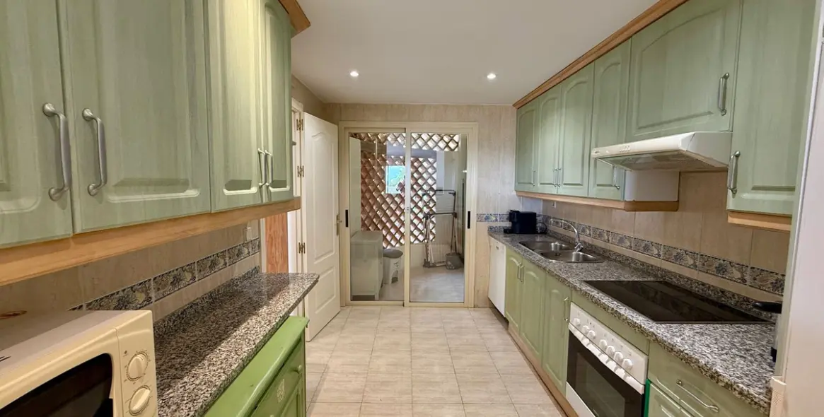 Краткосрочная аренда апартаментов на среднем этаже в Nueva Andalucía 17