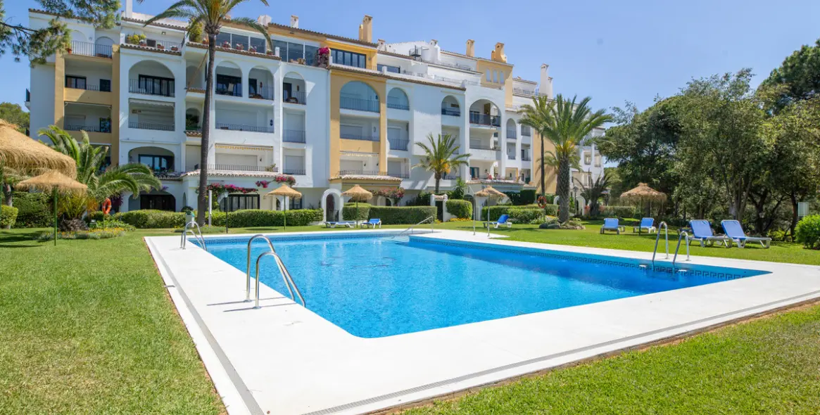 Short-term rent of middle floor apartment in Cabopino 2