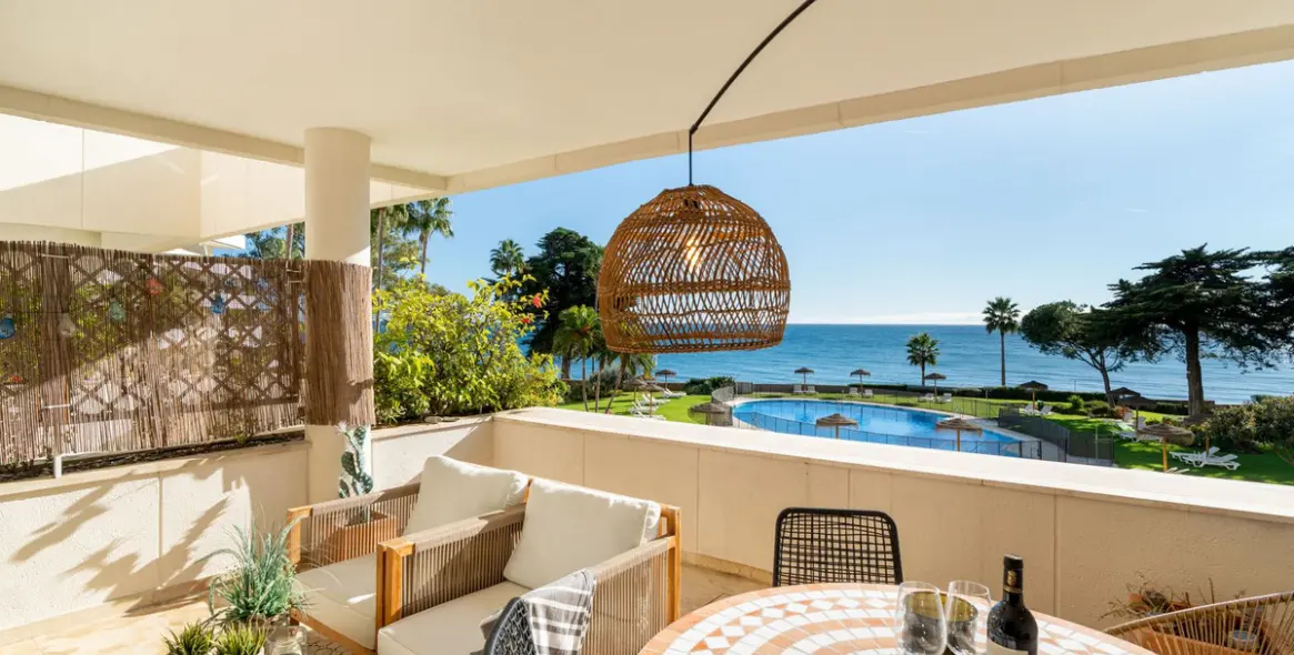 Краткосрочная аренда апартаментов на среднем этаже в New Golden Mile 1