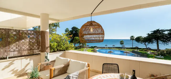 Short-term rent of middle floor apartment in New Golden Mile 0