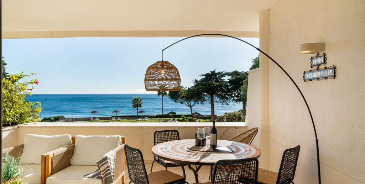 Краткосрочная аренда апартаментов на среднем этаже в New Golden Mile 2