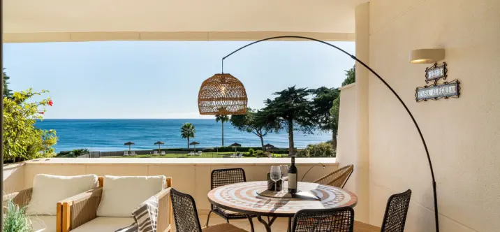 Short-term rent of middle floor apartment in New Golden Mile 1