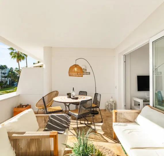 Short-term rent of middle floor apartment in New Golden Mile