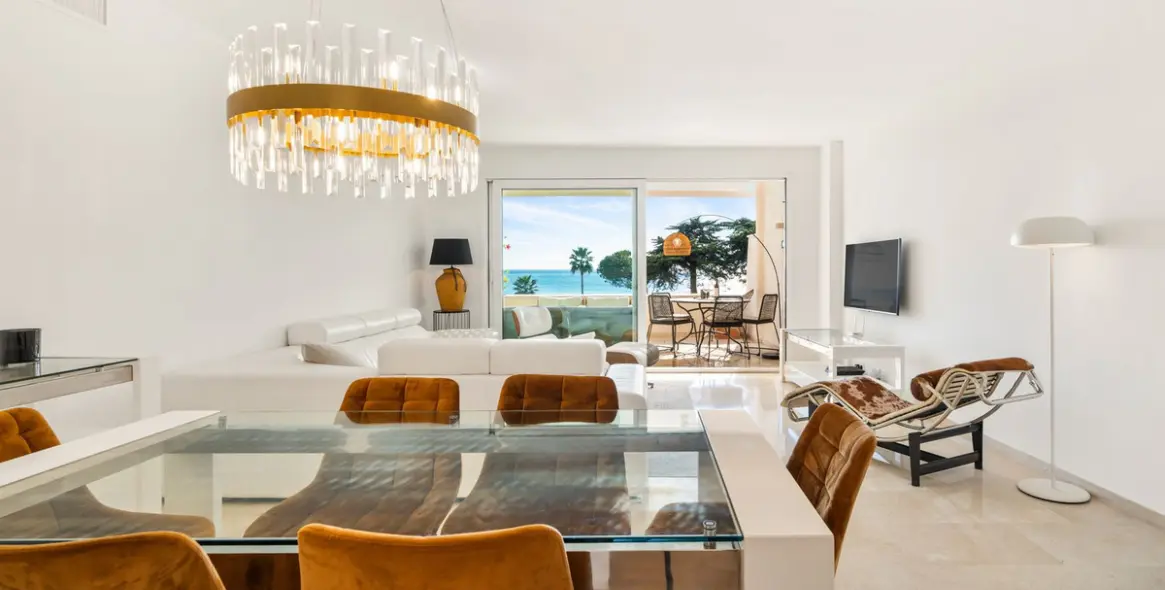 Краткосрочная аренда апартаментов на среднем этаже в New Golden Mile 4